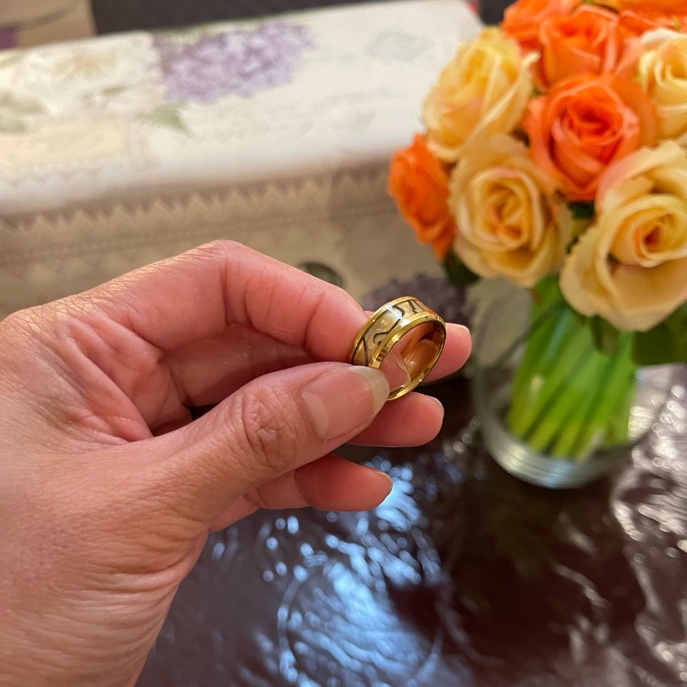 Elegant Gold Band Ring